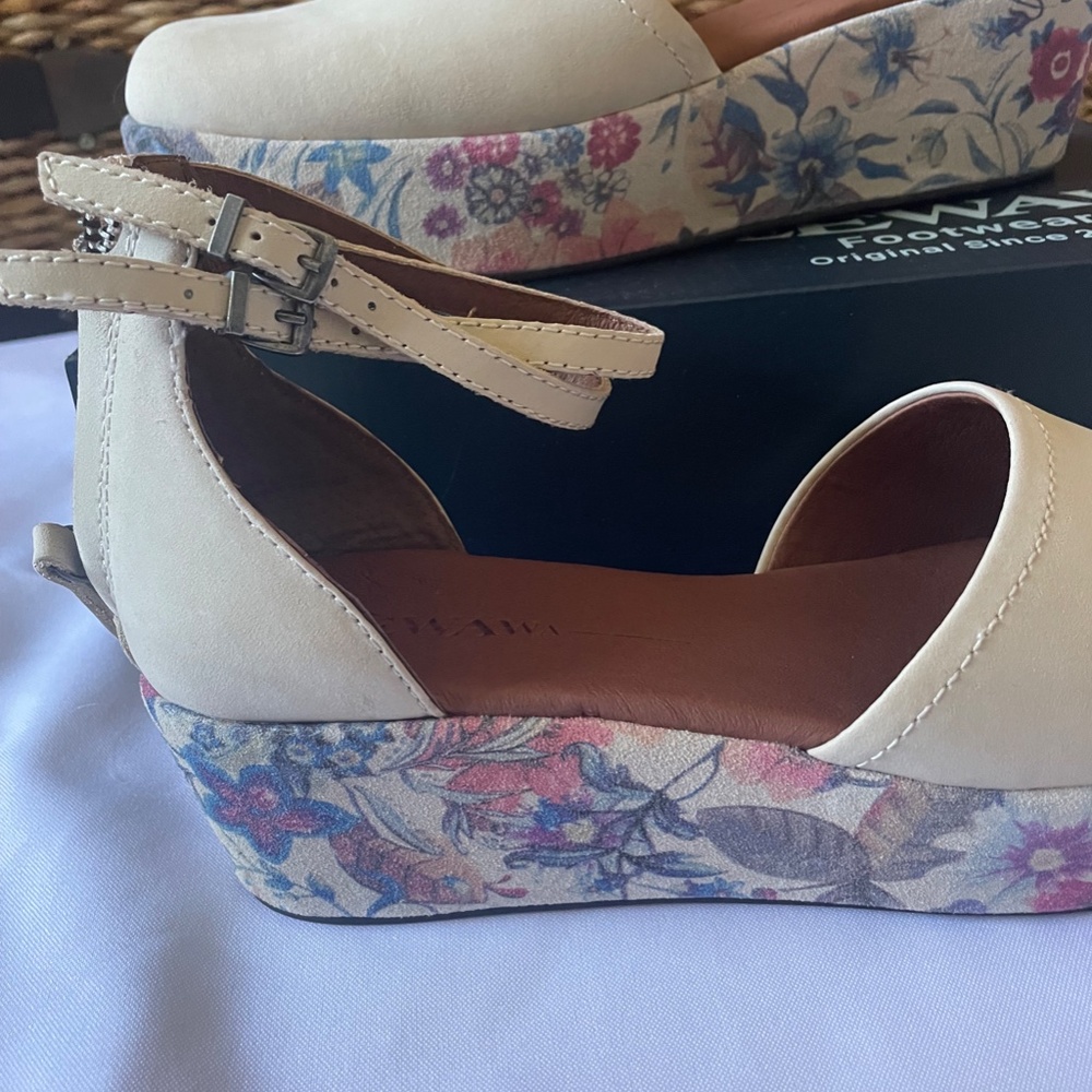 GEEWAWA Anthropologie Daisy strap shoes size 8.5 NEW in box - Picture 4 of 6